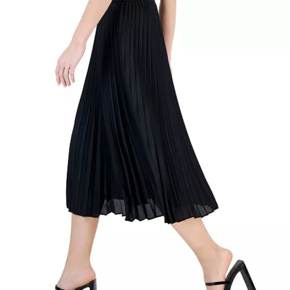 I.N.C. International Concepts
Women's Pleated Midi Skirt Medium NWT - Picture 2 of 6